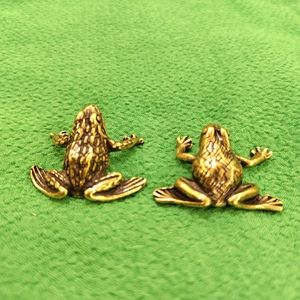 Set of two antique brass money toad frog figurines with detailed skin textures