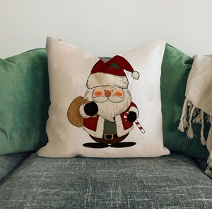 Detailansicht eines Weihnachtsmann-Prints auf einem cremefarbenen Weihnachts-Kissenbezug