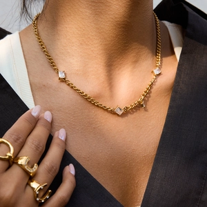 Collier chaîne cubaine en acier doré 18K avec pendentifs en zircone carrée