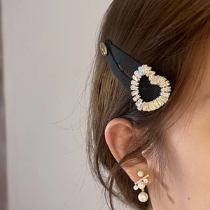 Y2K heart rhinestone hair clip and pearl earrings set shown on a model hair