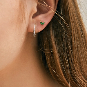 Minimalist S925 silver leaf earrings with green gems and gold diamond ear cuffs on model