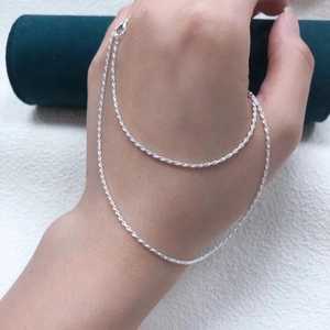 Detailed view of S925 sterling silver rope chain showing twisted texture and lobster clasp