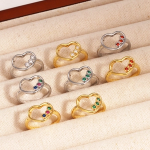 Détails de bagues de coeur plaquées or 14 carats avec cristaux de zircon colorés en boîte