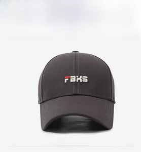 Détail de la casquette gris foncé avec broderie FBKS 3D et visière incurvée