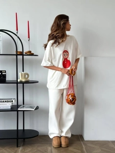 T-shirt femme en coton blanc avec imprimé poupée vintage rouge et coupe décontractée