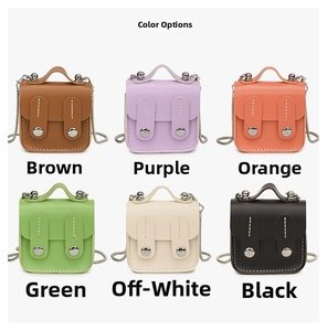 Mini sacs bandoulière enfant en six couleurs avec chaînes en métal et fermoir à bouton