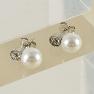 Orecchini a perno in acciaio inossidabile 18k con perla e zircone cubico scintillante