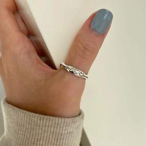 Minimalistischer S925 Sterlingsilber-Ring mit Lava-Textur und Smile-Gravur am Daumen