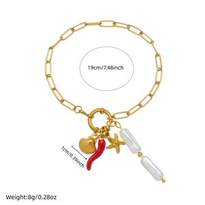 Bracciale in acciaio dorato con ciondoli a stella marina, conchiglia e perle 19cm