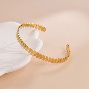 Elegant 18k gold plated stainless steel open bangle with laurel leaf wheat pattern