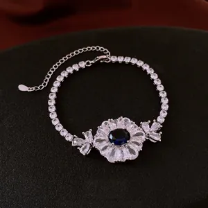 Bracelet élégant en argent avec pendentif fleur bleu ovale et oxydes de zirconium