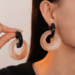 Harz Geometrische Kreis Verknüpfte Hängeohrringe Mit Silbernem Ohrstecker Retro Mode Schmuck Für Damen