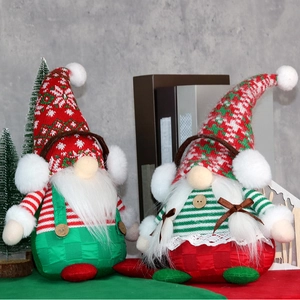 Statuine di gnomi natalizi in tessuto a maglia rosso e verde per decorazioni festive