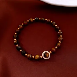 Bracelet en perles d'oeil de tigre avec pendentif gourde dorée et zircons brillants