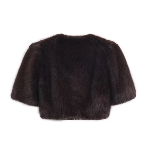 Chaqueta corta de piel sintética marrón oscuro para mujer vista posterior en fondo blanco