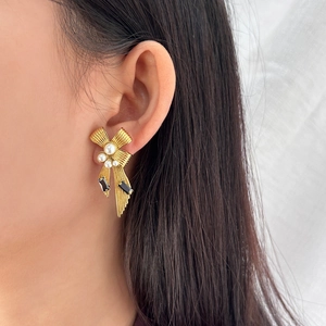 Orecchini a fiocco di lusso con perle e pietre nere in acciaio inossidabile oro 18k