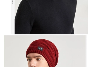 Gros plan sur le bonnet en tricot rouge foncé avec texture épaisse et patch Sport