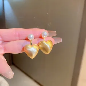 French style gold plated brushed metal heart earrings with pearls for women