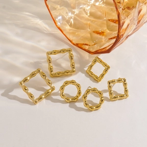 Orecchini minimalisti in acciaio inossidabile 14K con trama in bambù e forme geometriche
