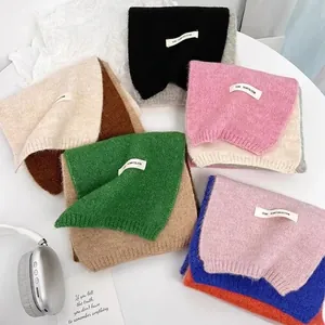 Écharpes en tricot multicolores chics en tissus d'hiver doux avec étiquettes tissées
