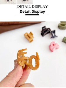 Detail display of mini Morandi hair clips showing sizes 1.8cm and 2.5cm in hand