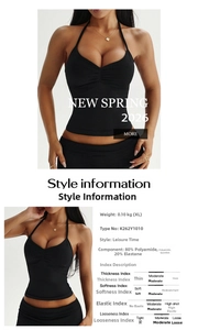 Detail des schwarzen Halfter-Yoga-Tops mit gerafftem Brustdesign und elastischem Stoff