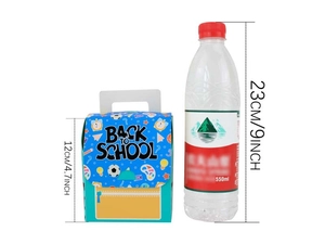 Comparaison de taille de la boîte cadeau Back to School avec une bouteille