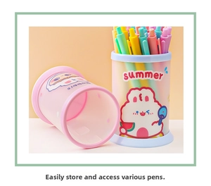 Detail von rosa und blauem Stiftehalter-Set mit süßen Cartoon-Hasen-Grafiken