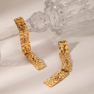 Hammered square gold fringe earrings made of premium stainless steel with 18K gold plating