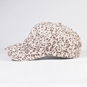 Cappellino da baseball leopardato color kaki con dettagli consumati stile vintage