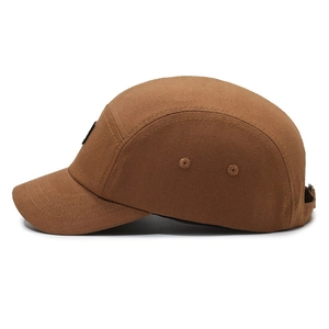 Cappello camp a 5 pannelli in tela marrone con occhielli di ventilazione e cinturino