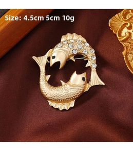 Detailed close-up of a golden Pisces brooch with rhinestones measuring 4.5cm by 5cm