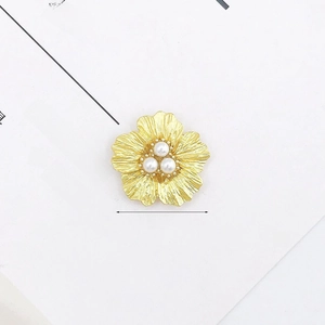 Accessorio per gioielli fai-da-te fiore dorato in lega di zinco con perle e foglie