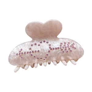 Pince à cheveux élégante texture coquillage rose avec cristaux pour femmes stylées