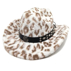 Chapeau de cowboy en peluche léopard avec bandeau clouté et boucle métallique