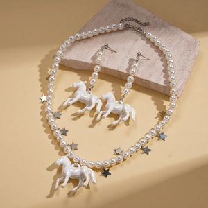 Parure collier de perles et boucles d'oreilles avec pendentif cheval et étoiles