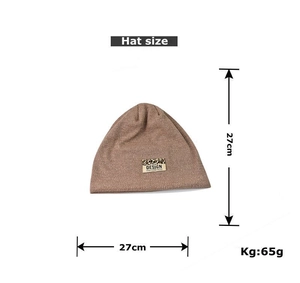 Tabella taglie dettagliata per berretto in maglia caffè con patch DESIGN, misure 27cm x 27cm