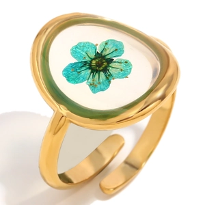 Adjustable 18K gold plated stainless steel ring with a blue dried flower in resin
