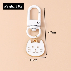 Detailed view of a white cat keychain with dimensions 4.7cm height and 3.8g weight