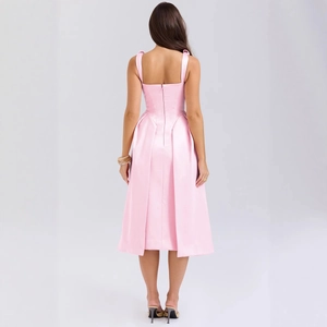 Robe midi rose satinée ajustée avec col en V et détail de fermeture éclair au dos