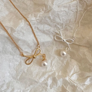 Elegant 925 sterling silver bow knot pearl necklace in gold and silver finishes