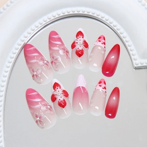 Handgemaakte roze gradiënt opdruk nagels met 3D parelbruidbloemen en Franse tips stijl