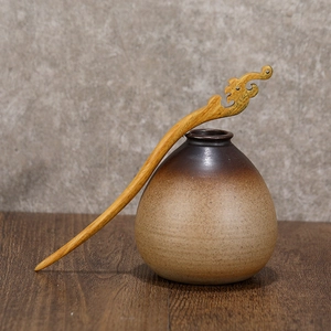 Handcrafted green sandalwood hair pin with vintage wood grain and carved cloud motif