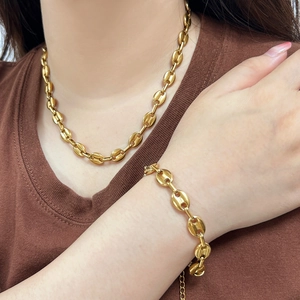 Detail of 18K gold-plated stainless steel coffee bean link necklace and bracelet set