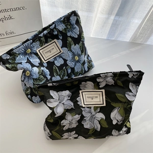 Vintage floral jacquard underarm bag with blue flower pattern and zipper closure