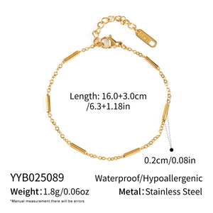 Dettaglio del bracciale in acciaio inossidabile placcato oro 18K con misure 16cm più 3cm