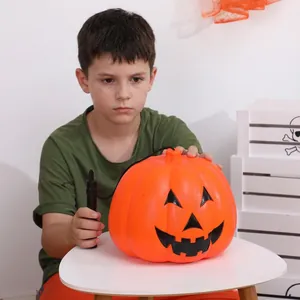 Classic orange Halloween jack-o'-lantern pumpkin lantern with handle for kids decorations