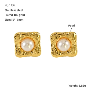 Eleganti orecchini quadrati in acciaio inossidabile placcati oro 18k con perle chic