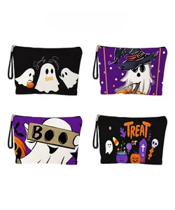Détail de quatre trousses de maquillage d'Halloween avec motifs fantômes et fermetures éclair