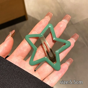 Close-up of a 5.5cm green star-shaped hair clip with a glossy metallic finish